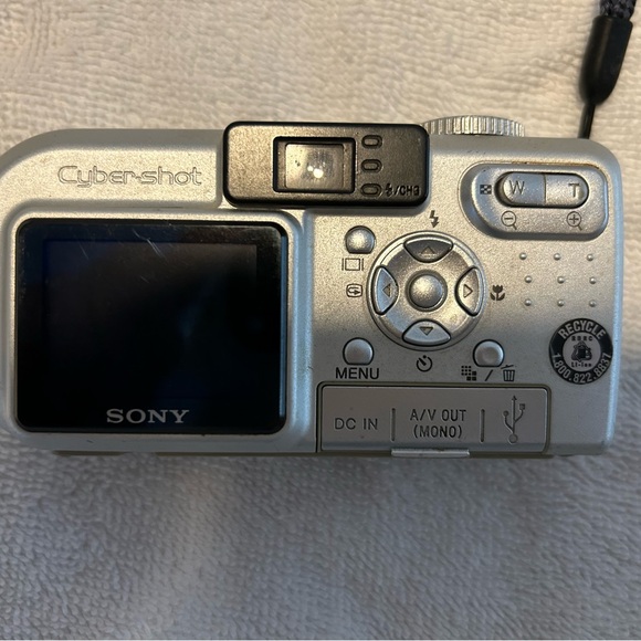 Sony DSCP8 Cyber-shot 3.2MP Digital Camera w/ 3x Optical Zoom - Picture 4 of 13